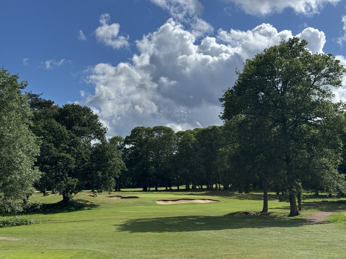 gazzawilk's tweet photo. Understated but at the same rather special. @SonningGolfClub https://t.co/55SH04c0xO