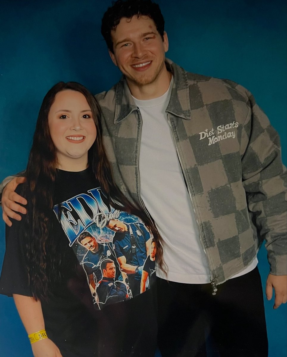 buddieskitchen2's tweet photo. Oliver- “you mean I gotta take a picture with an Eddie Diaz shirt?!” 
Me- “well, yeah?!” 
Oliver- “pffft alright then” *cheesin* https://t.co/9SQwM7qF29