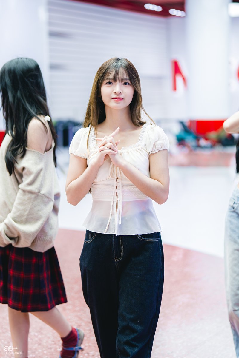 lensyuem's tweet photo. 🖤
#BNK48 #PraewBNK48 https://t.co/mtuSvfmzTZ