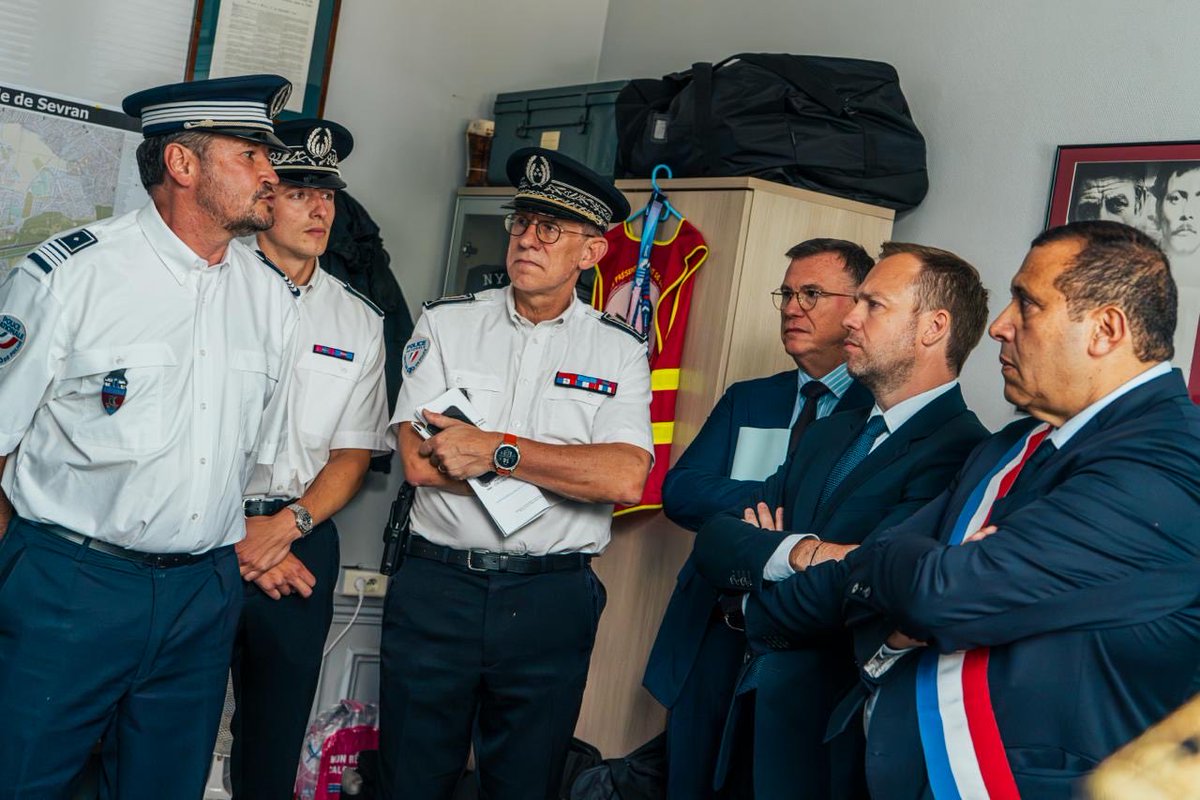 JD_Berger's tweet photo. A @AulnaysousBois, je sais la détermination du maire @brunobeschizza, du @Prefet93, et du @prefpolice qui œuvrent pour la tranquillité dans la ville. 

Je veux saluer leur engagement et celui des forces sur le terrain dans la lutte contre toutes les formes de délinquance. https://t.co/1dfOyXC6l8