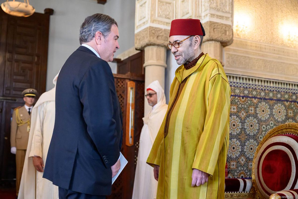 DiplomaciaM's tweet photo. SM el Rey Mohammed VI, que Dios Le asista, recibió en el Palacio Real de Rabat a varios embajadores extranjeros,quienes acudieron a presentar al Soberano sus cartas credenciales como embajadores plenipotenciarios y extraordinarios de sus países en el Reino
https://t.co/AFbFN7gTrZ https://t.co/Z0aNrs4GNl