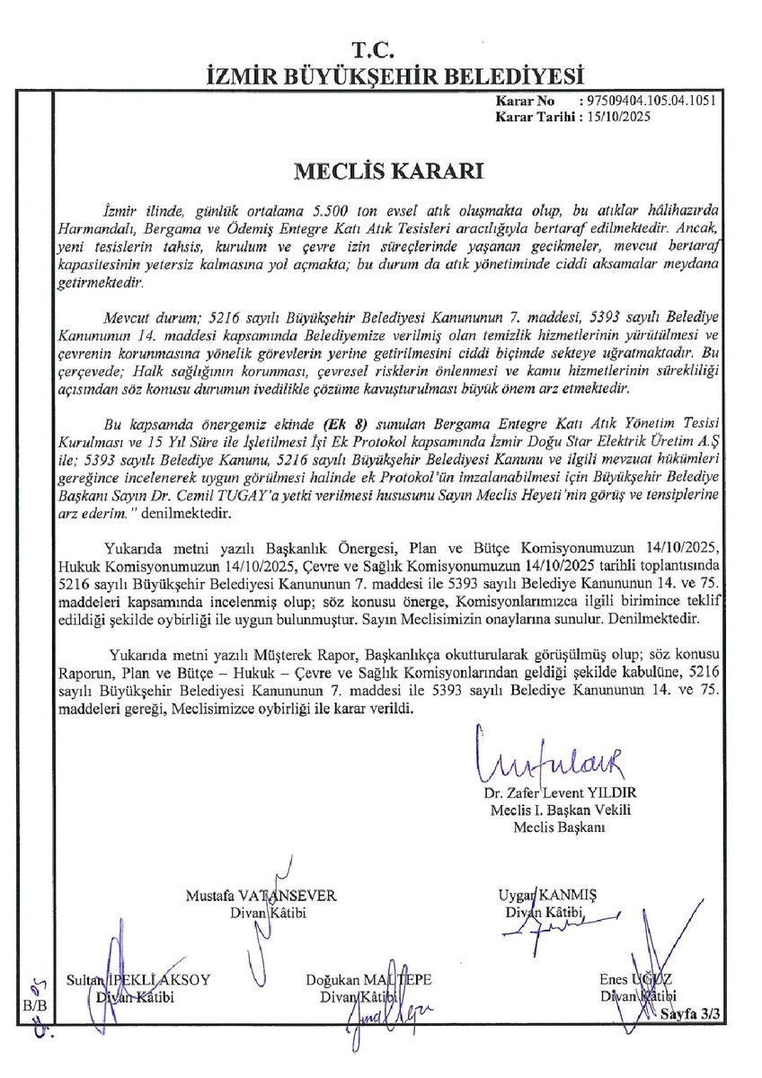 hakannyildiz35's tweet photo. Algıyı, yalanı ve iftirayı bırakın; gerçeklere bakın Sayın Tugay!

İşte Bergama'da ortaya koyduğunuz eser: Bir çöp dağı...

Fotoğraf ortada.  Salı günü çektim. Ekte de Ekim ayında İzmir Büyükşehir Belediye Meclisi'nden oy birliğiyle aldığınız yetki duruyor. Yetkiyi aldınız, desteği aldınız, önünüz açıldı. Peki sonuç ne?
Hiçbir gelişme yok.

Bekleyen sizsiniz. Süreci ilerletmeyen sizsiniz. Ve bugün Bergama'nın karşı karşıya bırakıldığı manzara da çöpten oluşan yeni bir dağdır.

Üstelik Bakanlığın verdiği Manisa'ya taşıma izni olmasaydı, bugün sadece Bergama değil, İzmir'in dört bir yanında benzer çöp dağları oluşacaktı. Şimdi çıkmış, sorumluluğu başkalarına yükleyerek sağa sola laf yetiştirmeye çalışıyorsunuz.

Çıkın ve gerçekleri söyleyin:
"Ben bu işi beceremedim. Meclisten aldığım yetkileri bile kullanamadım. Hükümet destek vermese, Sayın Eyyüp Kadir İnan süreci yakından takip ederek Manisa izninin çıkmasını sağlamasa, İzmir çok daha büyük bir çevre felaketiyle karşı karşıya kalacaktı. Cumhur İttifakı döneminde Manisa'da kurulan tesis olmasa bugün çöplerimizi götürecek yer bile bulamayacaktık. İzmirlilerden özür diliyorum."

Demek yerine, algı operasyonlarıyla gündemi değiştirmeye çalışıyorsunuz.

Bugün İzmir, kendi tesislerini yapamadığınız, mevcut tesisleri koruyamadığınız ve süreçleri yönetemediğiniz için her yıl yaklaşık 1,7 milyar lirayı Manisa'ya ödüyor. Bununla da kalmıyor; taşınan çöplerden çıkan sızıntı suları yeniden İzmir'e getirilerek arıtılmaya çalışılıyor.

Yani İzmirli hem parasını ödüyor hem de çevresel yükü taşımaya devam ediyor.

Gerçek budur.

Bergama'daki çöp dağları da bu yönetim anlayışının en somut fotoğrafıdır.

Artık bahane üretmeyi bırakın. Algıyı bırakın. Sorumluluktan kaçmayı bırakın.

Kentimizi neden bu tabloyla baş başa bıraktığınızı İzmirlilere açıklayın.