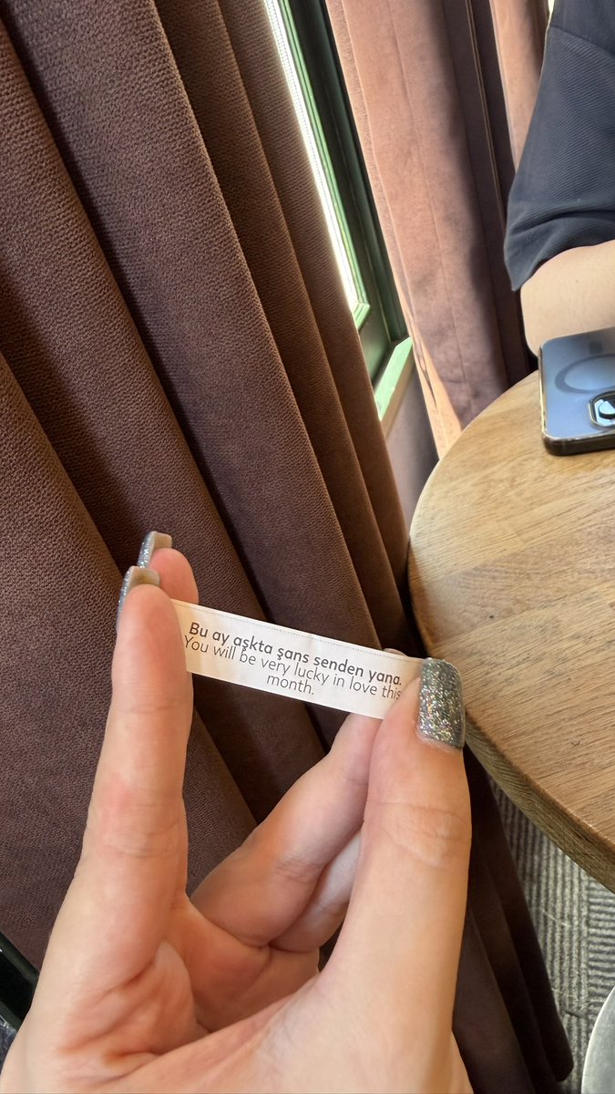 MelisOztek's tweet photo. Şans kurabiyeleriniz @KaffeeSchutzTR’ten geliyor! Yarın Misa standına uğramayı unutmayın 😘 https://t.co/lVn2F7CxcN
