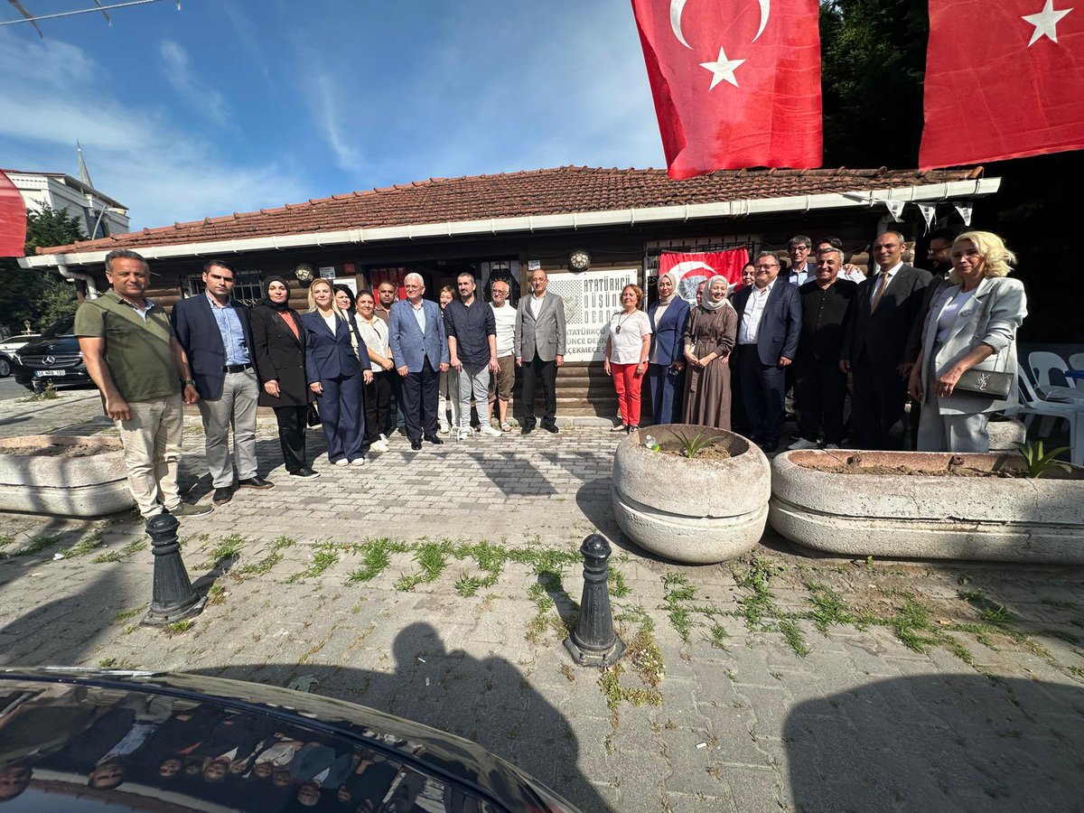 medeniylmz's tweet photo. Cumhuriyet değerlerinin gelecek nesillere aktarılması adına önemli çalışmalar yürüten Atatürkçü Düşünce Derneği Büyükçekmece Şubesi’ni ziyaret ettik.

Nazik ev sahiplikleri ve samimi sohbetleri için dernek yönetimine teşekkür ediyor, Cumhuriyetimizin temel değerlerine sahip çıkma noktasında gösterdikleri özverili çalışmalarında başarılar diliyoruz. @alibabacan @devapartisi @keremaltun65 @busrasakinmaz @veyselgulerr62 @rasihdanis @Adem04Batur @sultanotlu @ilkereker01 @A_HakanAgaoglu @SongulOdunk @yildizozguvenn