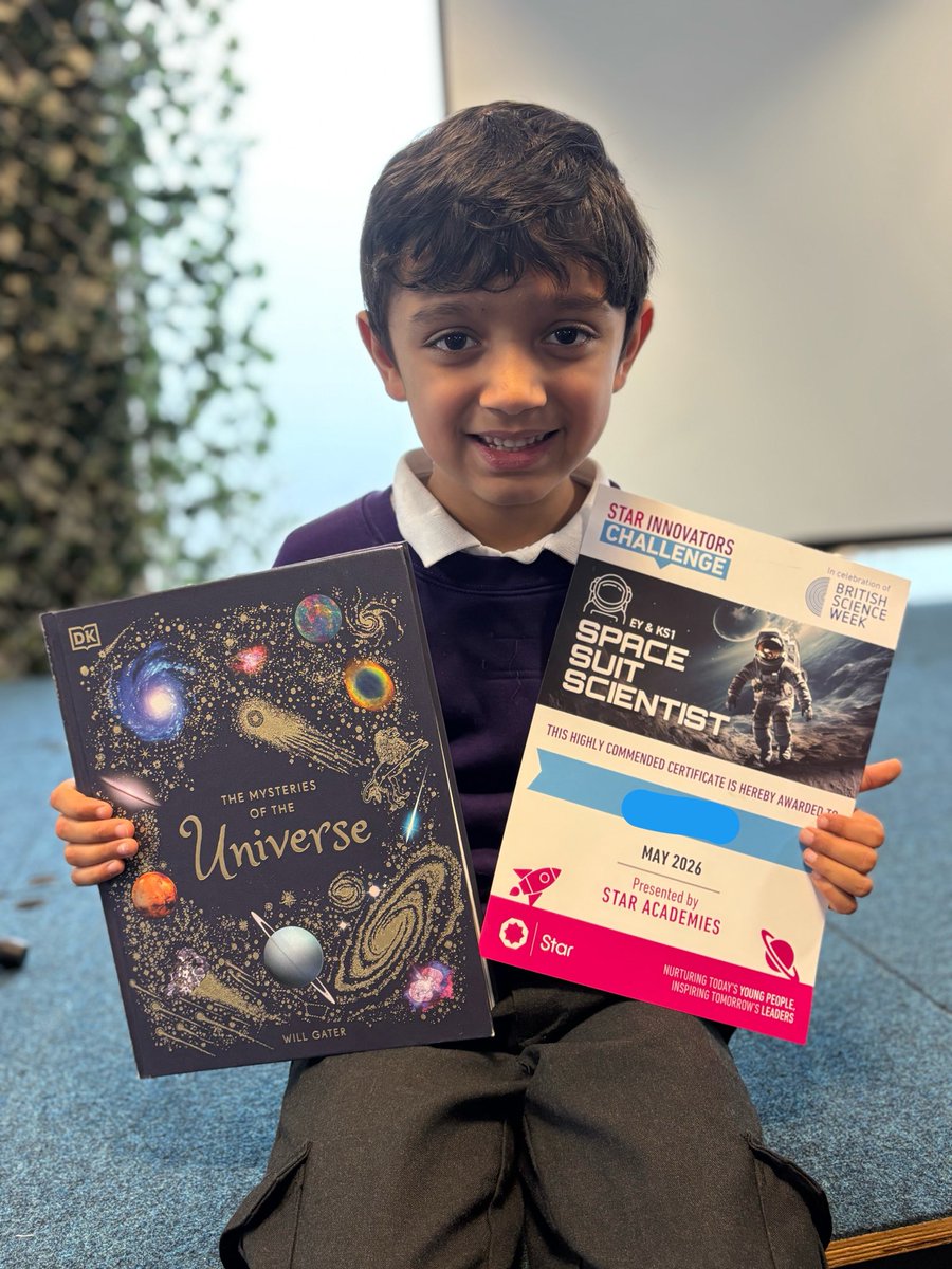 olive_bolton's tweet photo. A very special assembly to award our #StarInnovatorsChallenge finalist! #Science #WeAreStar #Inspired #Finalist #Congratulations #CreativeThinker #YoungScientist #LoveLearning #Award #Prize https://t.co/DvcDQuQZzT