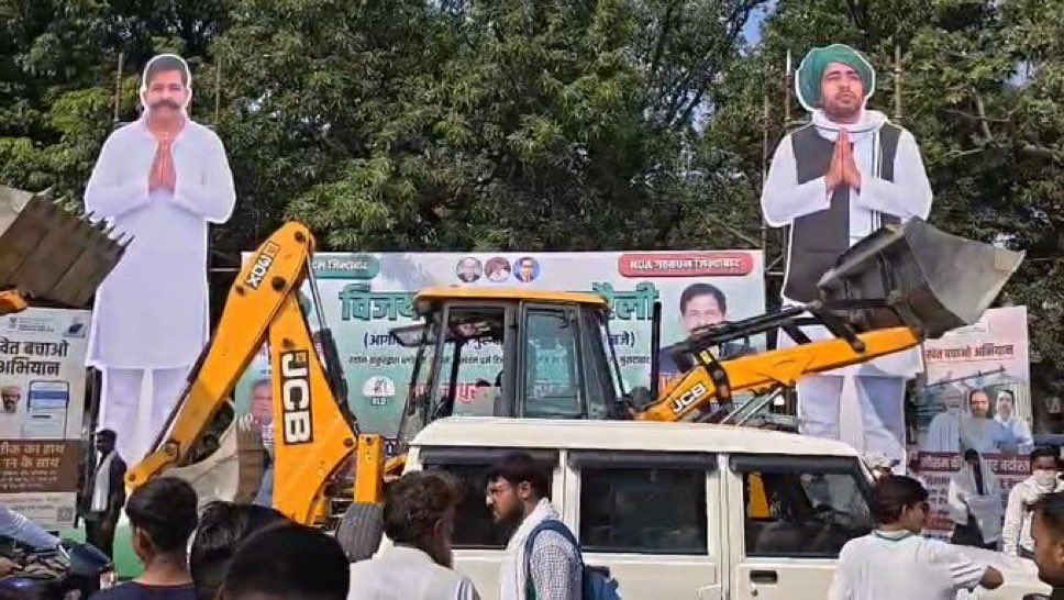 sirohi_c's tweet photo. रास्ते बदल जाएँ तो बदल जाएँ इरादे नहीं बदलते अपने लोगों से जुड़े रिश्ते कभी नहीं बदलते खेत की डोल गाँव की गलियाँ अपनों का प्यार और किसानों का सम्मान@jayantrld जी की ताकत है यही उनका संस्कार और यही उनकी पहचान #ट्रैक्टर #बुलडोज़र #कलम तीनों जनता और किसानों के हितों के लिए ही चलेंगे https://t.co/eS4TBr9unc