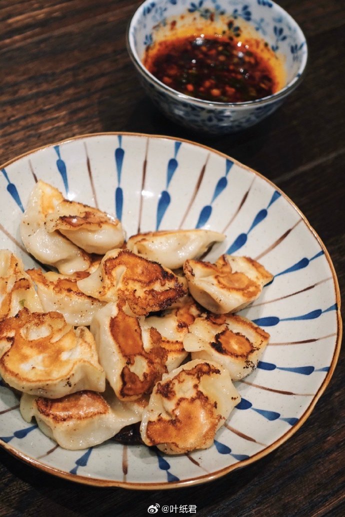 fletcherich's tweet photo. Craving warm, crispy street-style fried dumplings right now! The savory pork filling inside + dipping sauce hit different on a chilly day. https://t.co/7PBauSTp2I