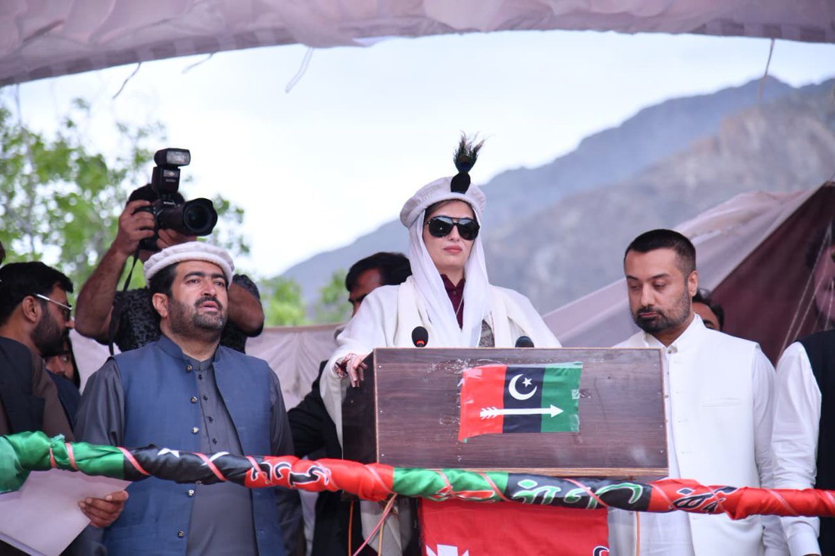 DrAsimAlizai's tweet photo. Bravery runs through generations Bibi Asifa Bhutto Zardari reflects the fearless spirit of Mohtarma Benazir Bhutto, inspiring many with strength and determination.
@ABhuttoZardari @PPP_Org https://t.co/NtWvxRkhnx