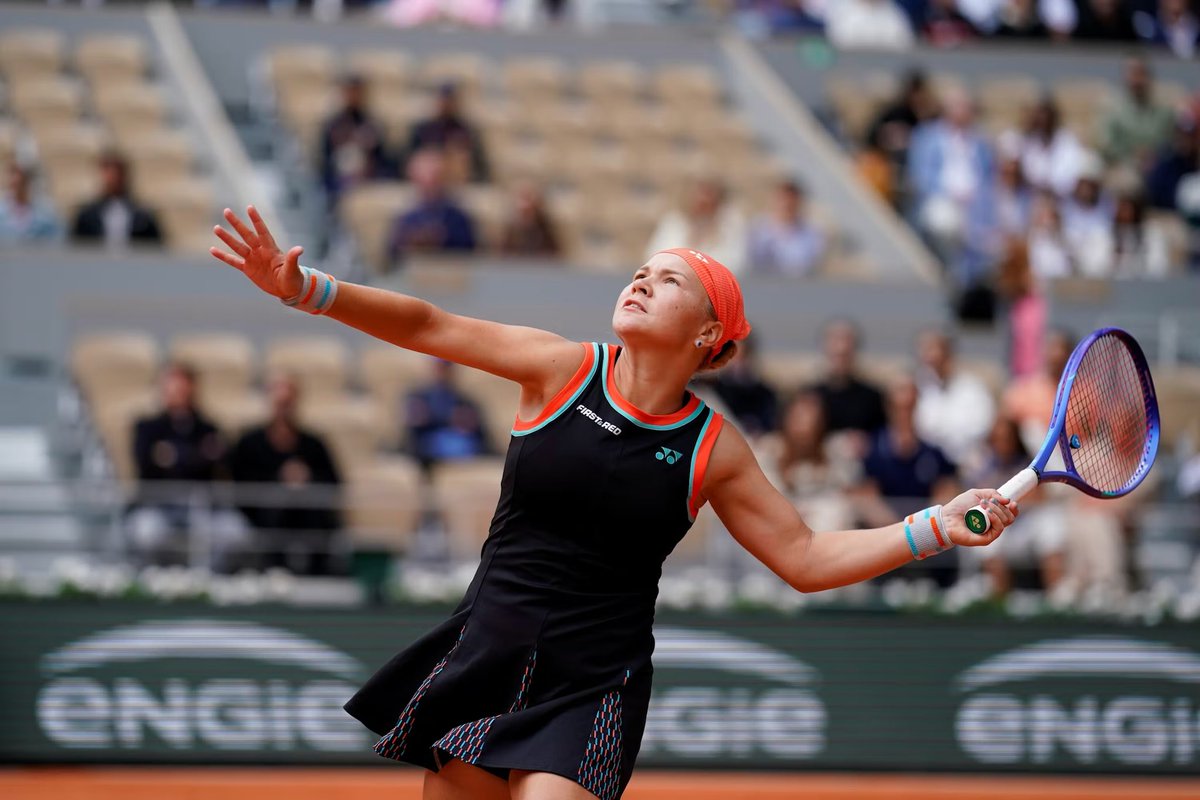 PackWTennis's tweet photo. Incredible run by #PackPro Diana Shnaider at @rolandgarros 🎾

She made her first Grand Slam semifinal appearance and became the first player with college tennis experience to make the round at the French Open since 1972

📸 Pierre Froget / FFT https://t.co/giKCY3jvqO