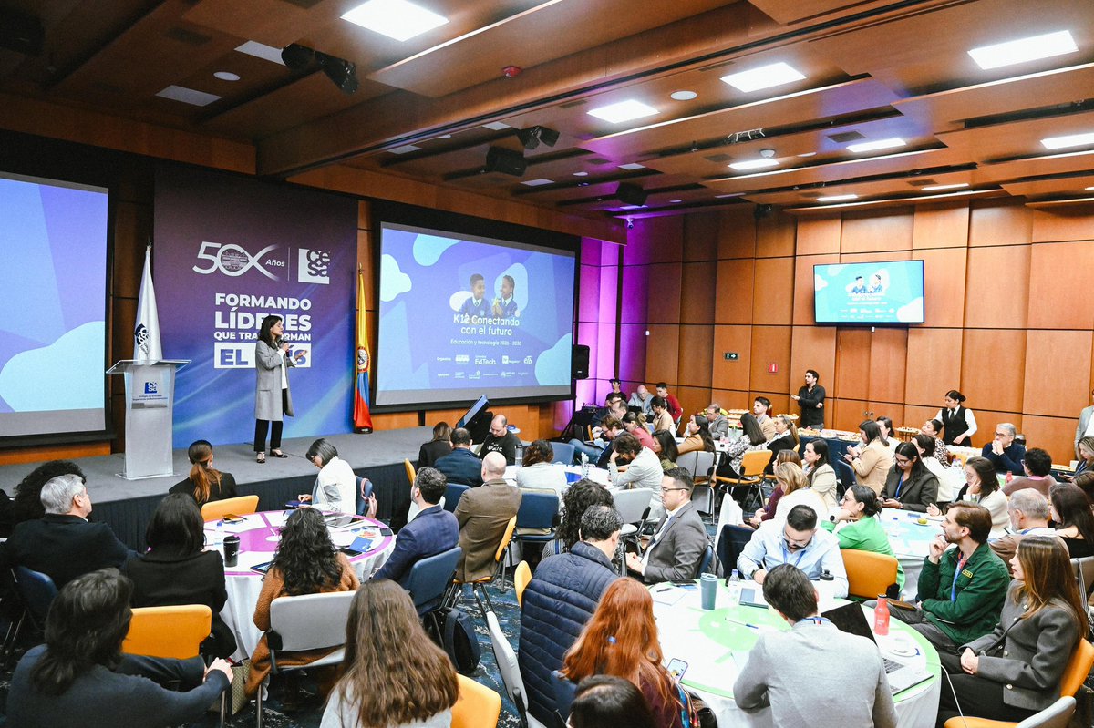 julrubiano's tweet photo. Hoy tuve la oportunidad de participar en ‘K12: Conectando con el Futuro’, un espacio para pensar cómo la educación y la tecnología pueden ayudar a transformar la vida de niños, niñas y jóvenes.

Mi mensaje allí fue claro: la tecnología abre infinitas posibilidades para la educación, siempre y cuando tenga un propósito. No se trata solo de dispositivos o conectividad, sino de cómo la usamos para mejorar los aprendizajes, fortalecer a los docentes, tomar mejores decisiones y, siempre, poner a nuestros estudiantes en el centro.