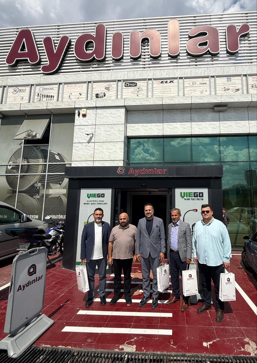 MUSIADAnkara's tweet photo. MÜSİAD Ankara üye ziyaretleri kapsamında;

Burhan Varol - Ekinoks Reklam
İsmail Aydın &amp; Emre Aydın - Aydınlar Elektrik 

Firmalarını Başkan Yardımcımız Ömer Bulut ve Sektör Kurulları Komisyonu Başkanımız Mehmet Akif Çelik ziyaret ettiler. https://t.co/cXbWv1BMCo