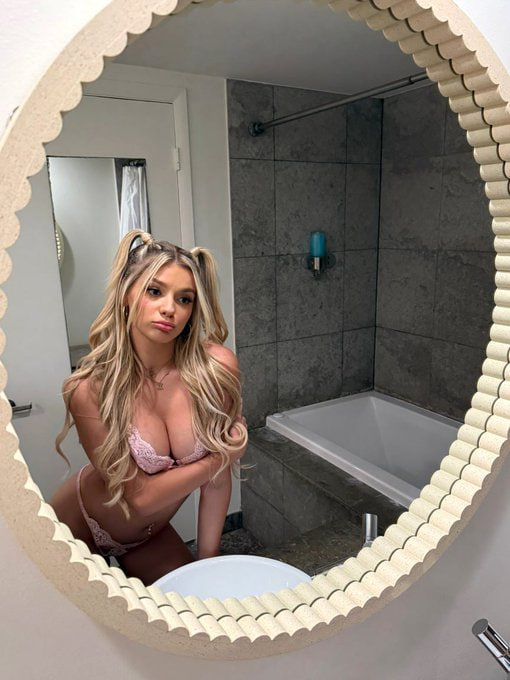Abigailcheeks's tweet photo. be honest… smash or pass? 👀 https://t.co/NZtJq3bAhk