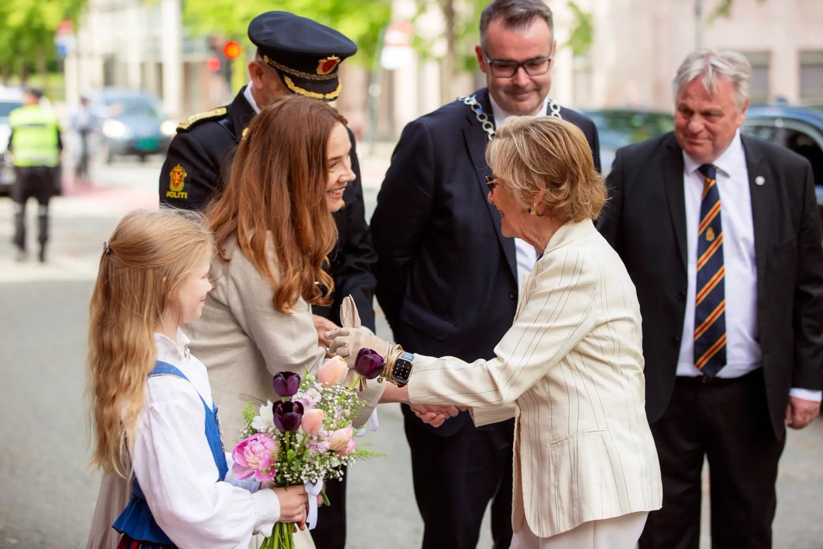 ChristinsQueens's tweet photo. Her Majesty Queen Sonja atteded opening of the exhibition “Inger Sitter. Nature Feeling” – a comprehensive presentation of one of Norway's most important artists of the second half of the 20th century.

📸 Wil Lee-Wright // TKM https://t.co/kaE8FncrXA