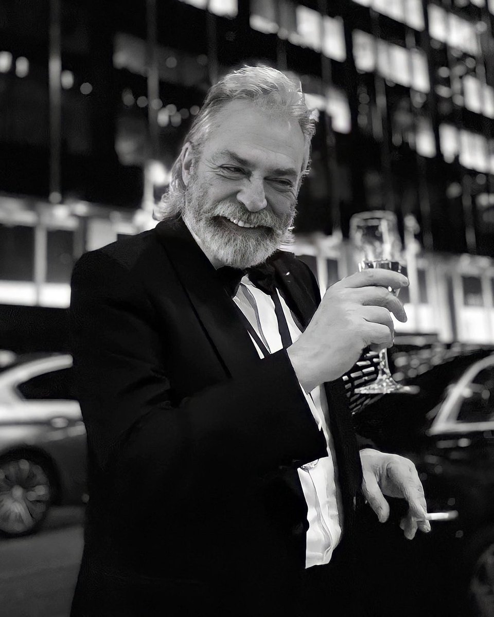 dizianaIiz's tweet photo. Haluk Bilginer, 72 yaşında. 🥂 https://t.co/lC6yhrrRrZ