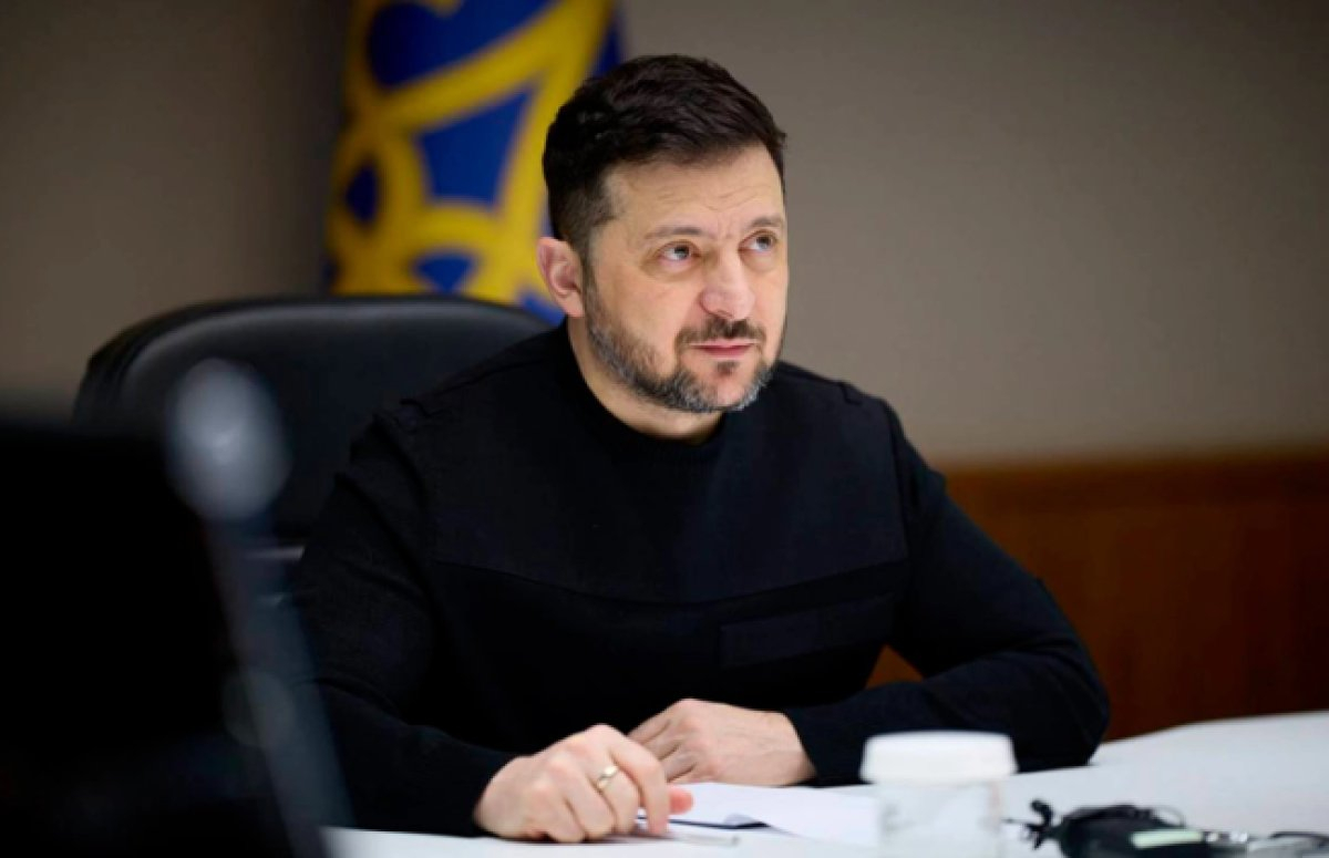 charter_97's tweet photo. Зеленский обратился к Путину с открытым письмом

Украинский президент публично указал на критические проблемы России и назвал главное условие для финала войны, предложив прямые переговоры.

Как ответят в Кремле?

https://t.co/cLUtlnekGi https://t.co/KvEwf8QuwV