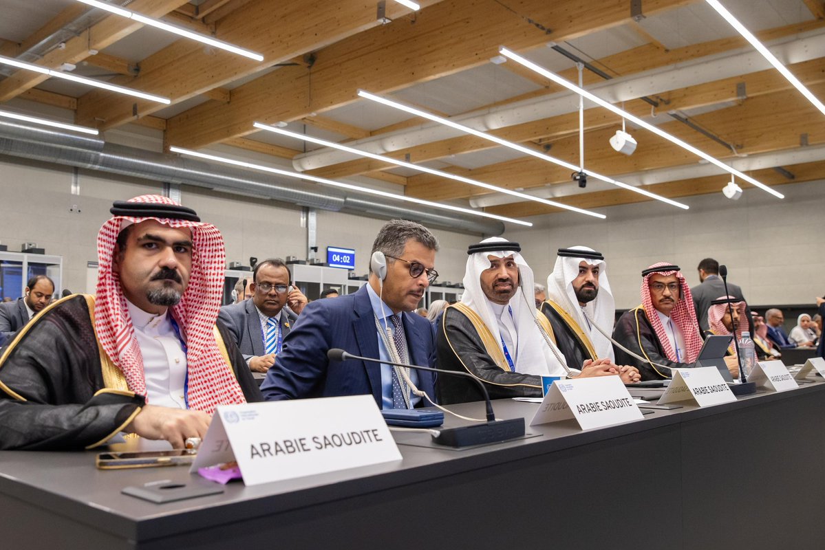 HRSD_SA's tweet photo. معالي وزير الموارد البشرية والتنمية الاجتماعية المهندس أحمد بن سليمان الراجحي، يترأس وفد المملكة العربية السعودية المشارك في أعمال الدورة الـ 114 لمؤتمر العمل الدولي المنعقد في سويسرا.

🔗 || https://t.co/W5S8dHJQpF https://t.co/LBmaQuvj3U