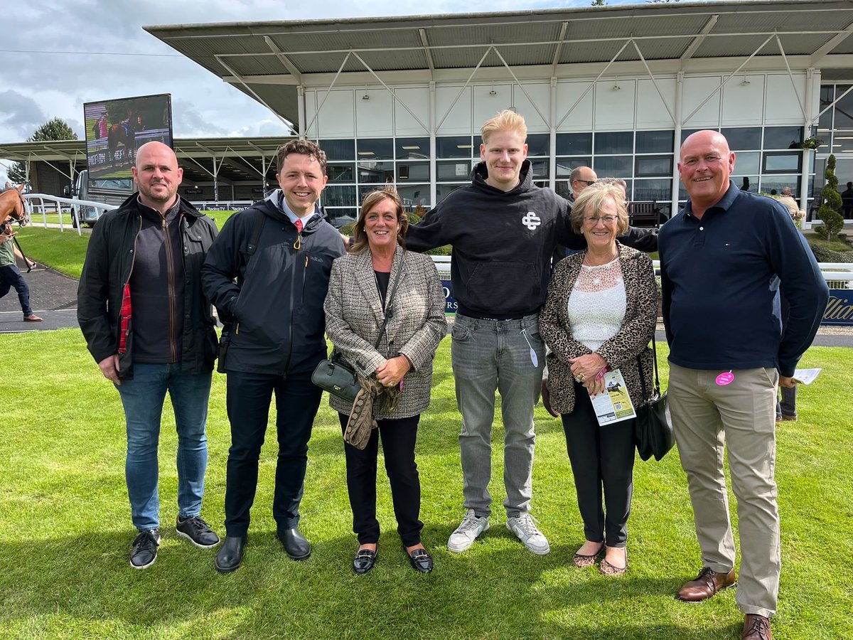 reedmarka's tweet photo. Another great day out @WetherbyRaces with @QThoroughbreds @jhchevaux and @dylancunha_uk to watch syndicate horse Lady Mariko run another nice race. Nice to catch up with @Broughts89 🐎🐎👍 https://t.co/eS6GUWEN6K