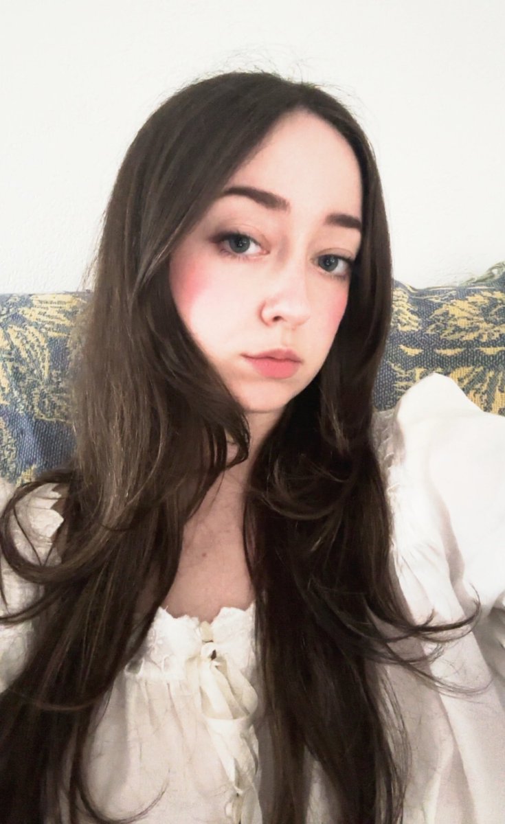 ellaeIIa's tweet photo. Hiiiii ✨ https://t.co/I05q6SY32W