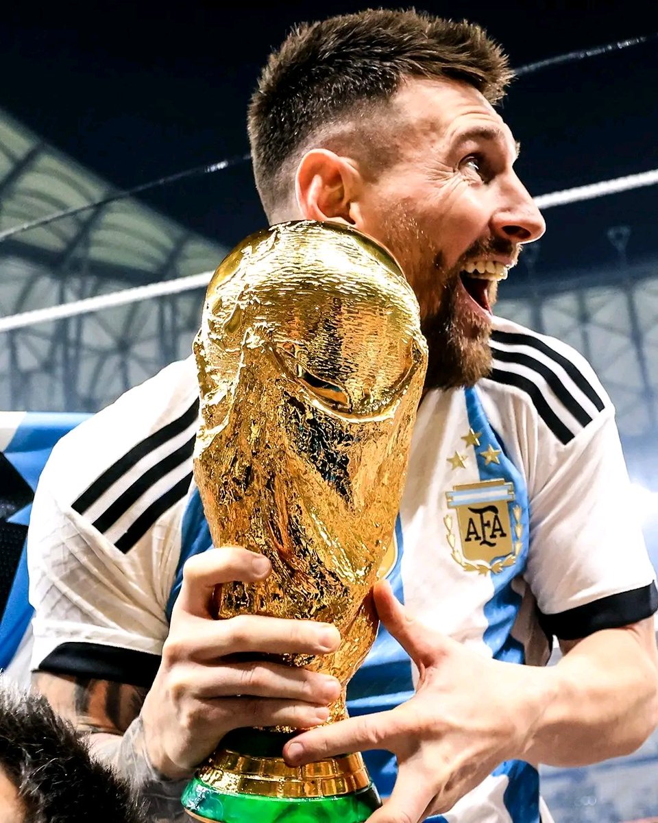 Avonbullion07's tweet photo. 🇦🇷✨️Four years ago, Lionel Messi finally lifted the ultimate prize the FIFA World Cup🥇🏆 
What made Argentina’s triumph in Qatar 2022 so special wasn’t just individual brilliance, but the incredible team spirit that united the squad. From the early group stage struggles to the dramatic final, every player bought into the collective mission. They fought for each other, rallied around their captain, and showed the world what true brotherhood and resilience look like. That unbreakable bond carried them to glory🏆🏆 

Now, in 2026, Argentina are ready to defend their crown as defending champions. With Messi still inspiring, a mix of experienced leaders and hungry young talents, and that same winning mentality, La Albiceleste will be a force once again. Vamos Argentina, let’s make history and keep the trophy!⚽🏆🌍🙏

“It’s not the statistics. It's not the statistics. 
You don't measure that by statistics. It's immeasurable.
When you see this run again, Bill Sheen, and your statistics, you tell me, how do you measure somebody that could balance a balloon in a wind tunnel on a needle? Because Messi is capable of that. Astonishing."⚡🐐