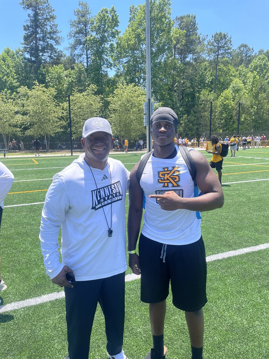 _Davidekechukwu's tweet photo. Had a great day at kennesaw State today, won a lot of reps and talked to a lot of coaches. 
@kennesawstfb @KSUOwlNation @eastmang6 @PeterChungFB @LanierFootball @LanierRecruits @CoachTMaloof @coachmartin10 @RecruitGeorgia @NEGARecruits https://t.co/bwCH5fb6fV