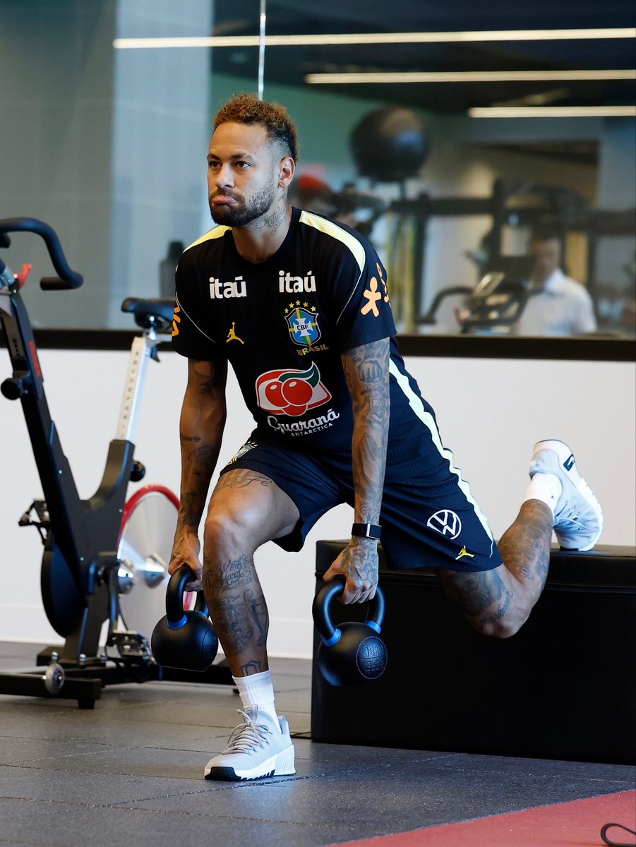 NeymarFr_'s tweet photo. 👀 https://t.co/Ri5Kp7NaLu