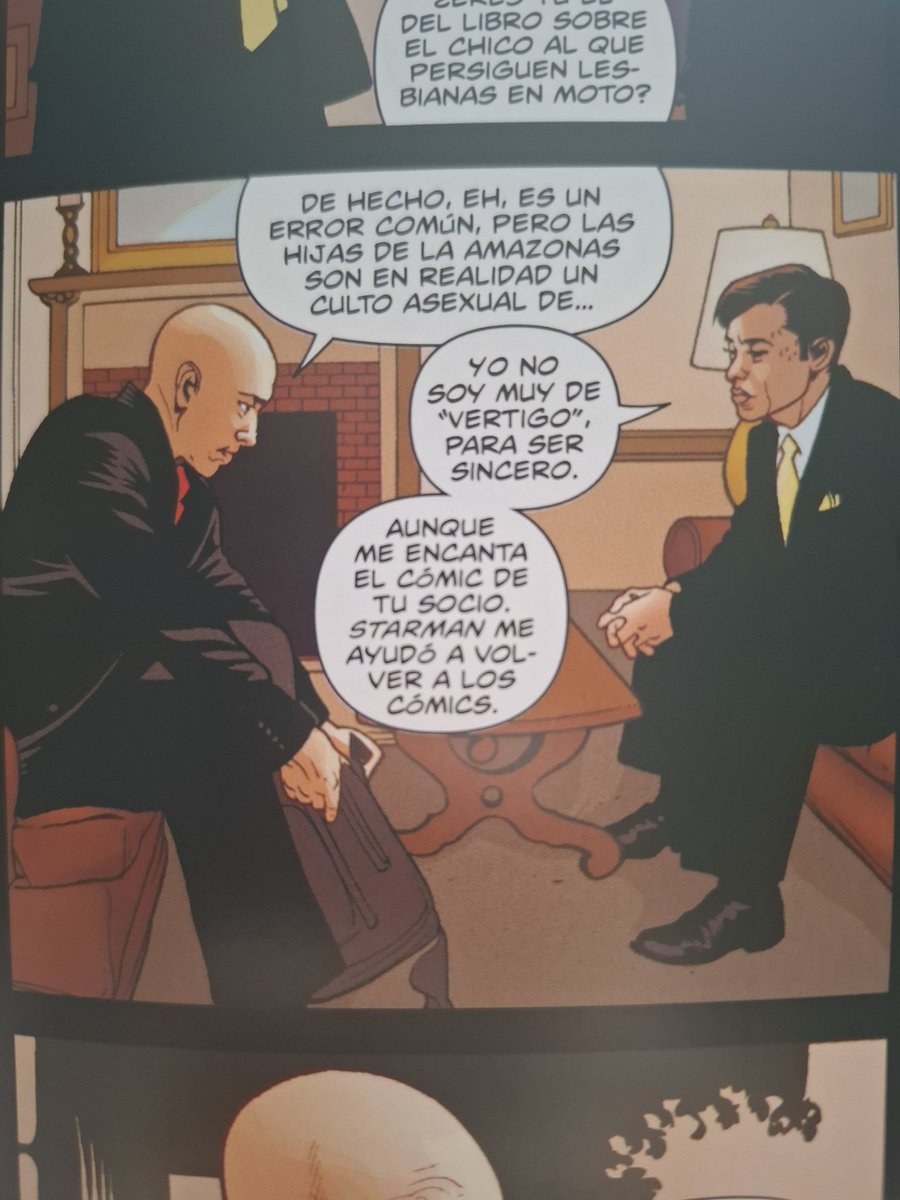 mena_vk's tweet photo. Una de las cosas que me gusta es que algunos textos están escritos directamente para los que somos unos auténticos frikazos, con muchas referencias a los comics de DC sobretodo. La guinda del pastel es el número 40 de la colección. https://t.co/sQBAG28lg0