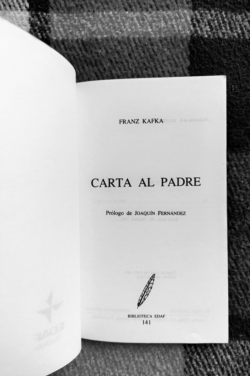 arco_rc's tweet photo. #Kafka, F. (1991 [1919]). 𝐶𝑎𝑟𝑡𝑎 𝑎𝑙 𝑝𝑎𝑑𝑟𝑒. Trad. de R. #Kruger. Prólogo de #JoaquínFernández. Diseño de cubierta: #GerardoDomínguez. Madrid: #Edaf (Col Biblioteca, 141). https://t.co/PdZHjisSea