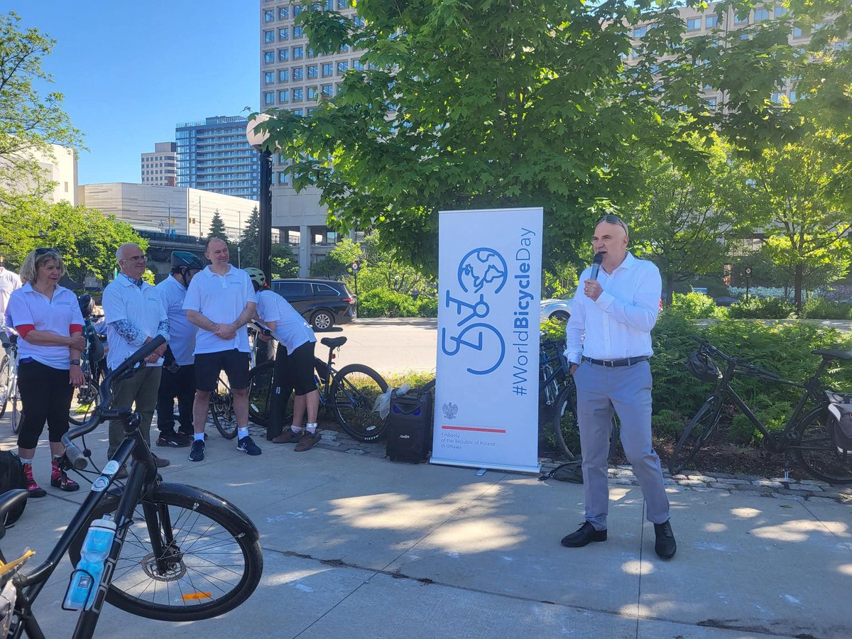 SlovakiaInCAN's tweet photo. Yesterday we celebrated the #WorldBicycleDay in Ottawa together with many colleagues from the Diplomatic corps and 🇨🇦 partners 🚴‍♂️🚴🚴‍♀️ This year's theme was "Ride Together,  Grow Stronger". Thanks to @PLinCanada for organizing!🙏 https://t.co/ycTe05xXsi