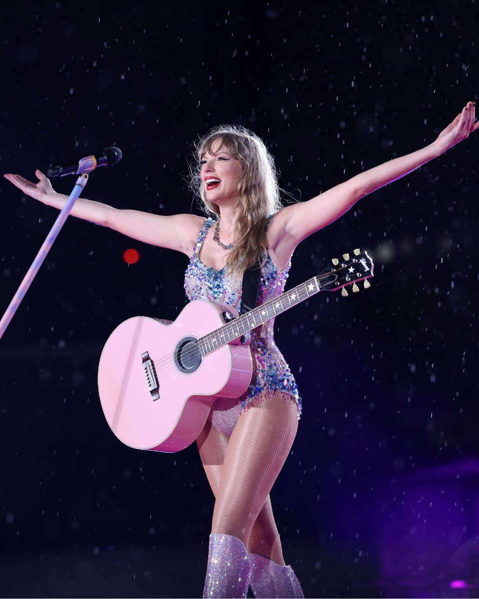 HugoGloss's tweet photo. Taylor Swift atingiu uma fortuna estimada em R$ 10,1 bilhões e se tornou a cantora mais rica da história, segundo a Forbes.

(📸: Getty) https://t.co/gtfQTfd8yz