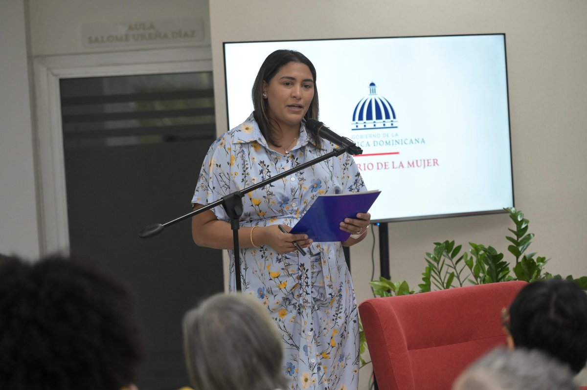 GloriaReyesG's tweet photo. Conversaciones necesarias

Desde el Ministerio de la Mujer @MMujerRD realizamos el conversatorio “Ellas se llamaban”, un espacio de reflexión que nos permitió conversar sobre la violencia que afecta a mujeres y niñas, pero también sobre la importancia de seguir construyendo una cultura basada en el respeto, la igualdad y la dignidad humana.

Estos encuentros nos recuerdan que la violencia no surge de manera aislada. Se alimenta de prácticas, creencias y comportamientos que muchas veces hemos normalizado como sociedad. Por eso, la educación, la sensibilización y la prevención siguen siendo herramientas fundamentales para generar cambios reales y sostenibles.

Estoy convencida de que erradicar la violencia contra las mujeres y las niñas es una responsabilidad que nos involucra a todos. Solo a través de una transformación cultural profunda podremos construir un país donde las mujeres vivan con libertad, donde sus derechos sean respetados y donde las niñas crezcan sabiendo que su futuro no debe estar limitado por el miedo ni por la violencia.