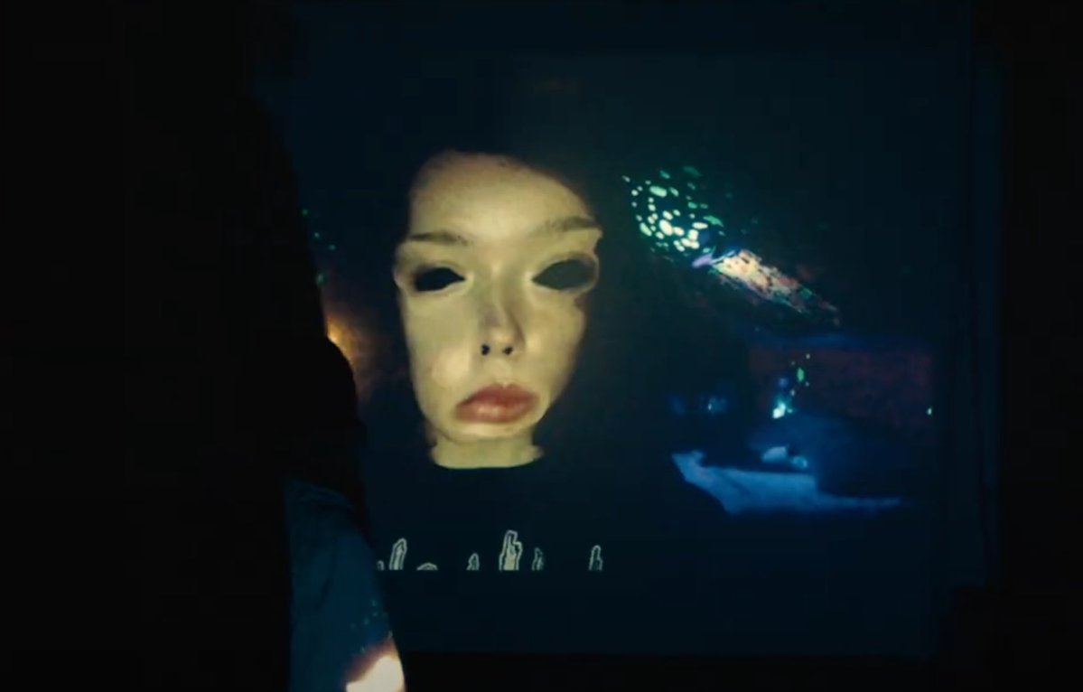 yves8nts's tweet photo. with all this talk about internet horror and creepypastas and the like i think everyone should watch we are all going to the worlds fair https://t.co/lFDYXT8nRV