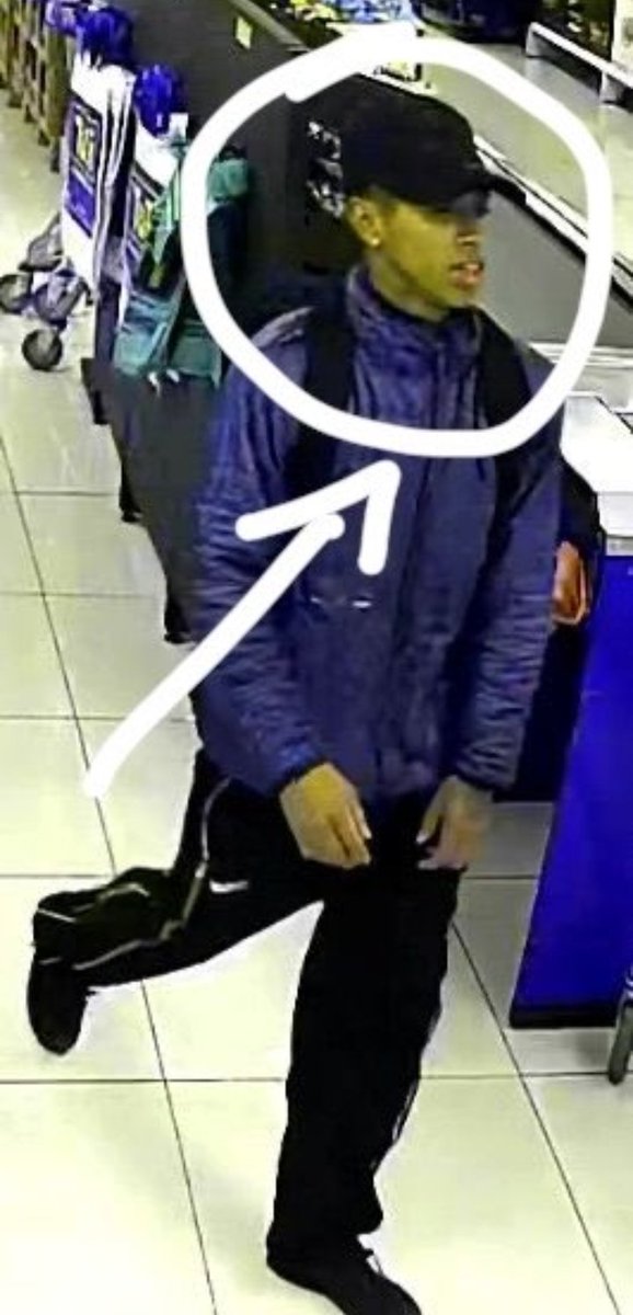 jcarreraandrade's tweet photo. A Quevedo lo fueron a sacar la @PoliciaEcuador de un inmueble de familiares donde se fue a esconder a uno de los implicados en el violento asalto y asesinato de un trabajador de almacenes Tuti en la 6 de Diciembre e Isabela en Quito.  Que caigan todos. Miserables asesinos. https://t.co/Bsev62uqeK