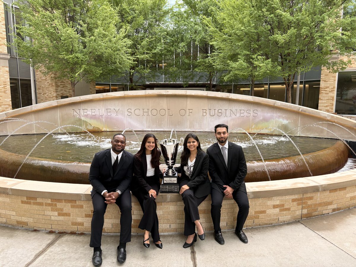 UHBauerCollege's tweet photo. Congratulations to Nnamdi Ogbogu, Shaan Muhammad, Subhecha Niraula &amp; Dhruvisha Shah, the #UHBauer MBA team that won the Big XII Case Competition this spring, marking the first time a team from the college has taken the title. 🎉 

Read more: https://t.co/Ubjtb6Bb3F https://t.co/qJoj42HRID