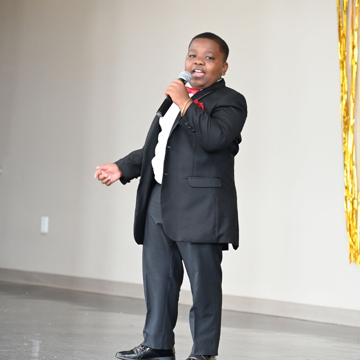 UCitySchools's tweet photo. #TBT: Move over, “America’s Got Talent”... Pershing’s Got Talent! 🌟

To wrap up the school year, Pershing students, staff, and families took the stage to showcase their talents! What a fun way to celebrate the year! ☀️💛 @UCSharonica https://t.co/bUo5OuJnmh