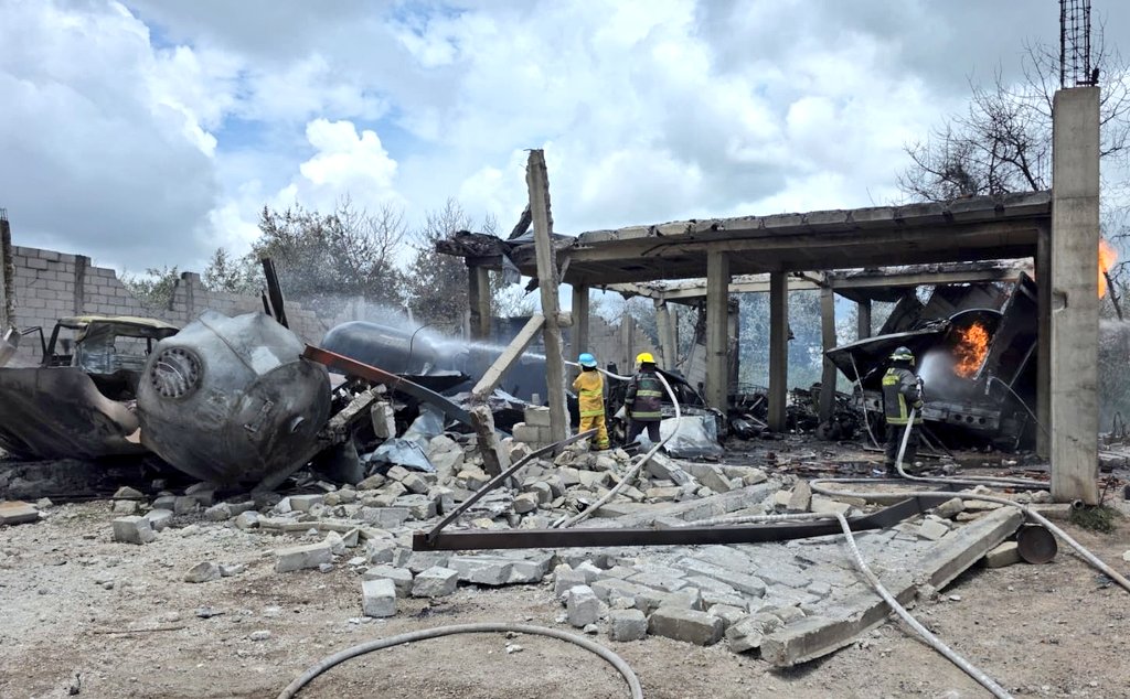 pepelemini's tweet photo. 🚒 #AlMomento | Continúan las labores de mitigación de riesgos por parte de personal de Protección Civil Municipal y Bomberos, en coordinación con SSP Estatal, derivado de una explosión registrada en un inmueble ubicado en la colonia Miguel Negrete, del municipio de #Tepeaca. 🔥 https://t.co/dVwXJQoCVf