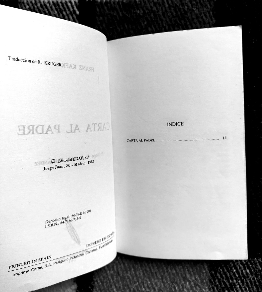 arco_rc's tweet photo. #Kafka, F. (1991 [1919]). 𝐶𝑎𝑟𝑡𝑎 𝑎𝑙 𝑝𝑎𝑑𝑟𝑒. Trad. de R. #Kruger. Prólogo de #JoaquínFernández. Diseño de cubierta: #GerardoDomínguez. Madrid: #Edaf (Col Biblioteca, 141). https://t.co/PdZHjisSea