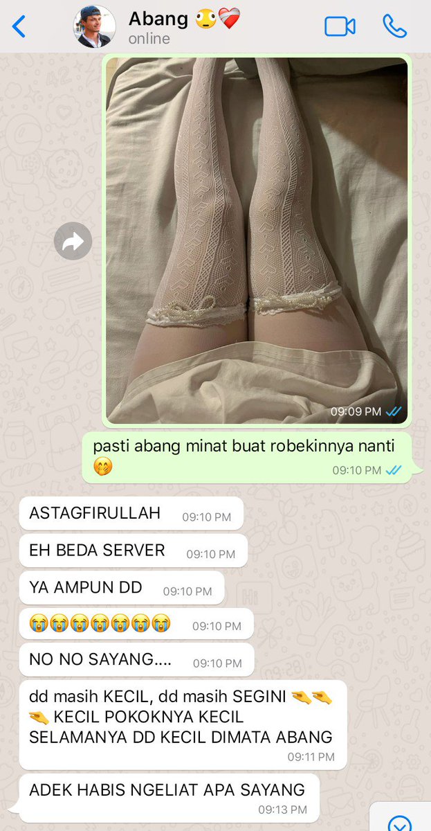mengeftik's tweet photo. abang menjadi pria dewasa yg tidak sange lagi (kinda 🔞)

edisi tukeran abang, the og;
@cheeswcakee

#landoscar 481 one tweet au https://t.co/d1WSZpjTz5