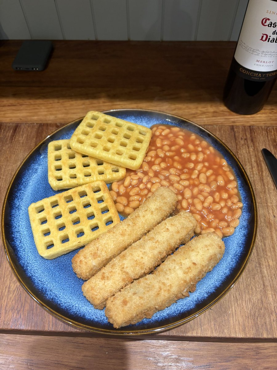 78andyellis's tweet photo. Just had a kids tea. #notapaedophile https://t.co/q3gvheKQAC