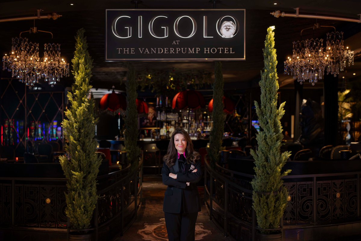 suttonsroller's tweet photo. Vanderpump opened a restaurant at her Vegas hotel named after Giggy - complete with a giant statue. #RHOBH https://t.co/B3LuLypxYS