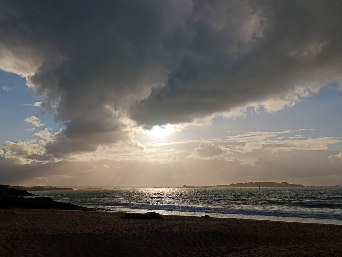 lde15's tweet photo. L'océan rend les gens meilleurs...  ❤️❤️❤️ BRETAGNE ❤️❤️❤️ https://t.co/Tz2hG6bpH3