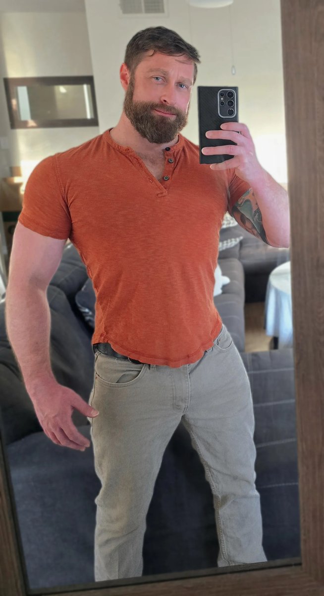 Cartwright29527's tweet photo. i kid you not, yesterday the cashier called me bro and it felt weirdly validating and honestly i'm still processing https://t.co/wVQe7ARLF4