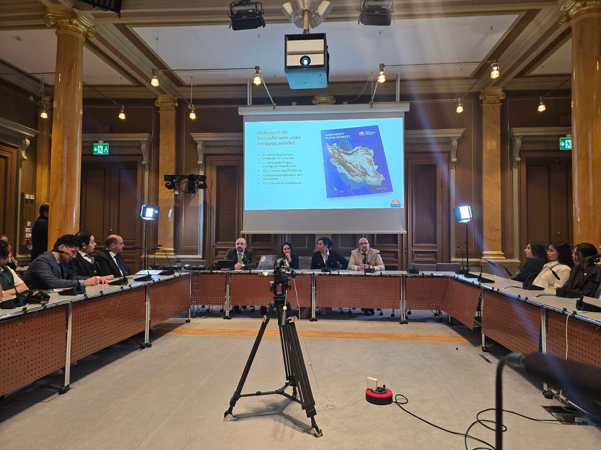 arvinkhoshnood's tweet photo. Medverkade igår (3 juni) i en panel i Sveriges riksdag där vi presenterade kronprins Reza Pahlavis övergångsprogram för Iran. I panelen deltog experterna @sahartahvili, @nicky_picky1, @ardavank och jag.

Jag fokuserade på utrikespolitiken, särskilt relationerna mellan ett fritt Iran och de nordiska länderna. Norden har mycket att vinna på ett fritt Iran. Dels skulle de säkerhetshot som den islamiska regimen utgör mot de nordiska länderna försvinna, dels skulle ett fördjupat ekonomiskt samarbete stärka välfärden i Norden och skapa nya arbetstillfällen.

I dag uppgår Sveriges export till Saudiarabien och Förenade Arabemiraten till cirka 13 respektive 16 miljarder kronor. Exporten till Iran uppgår däremot till 84 miljoner kronor. Samtidigt är Iran, med sina omkring 90 miljoner invånare, ett betydligt större land än både Saudiarabien och Förenade Arabemiraten. Landet har en högutbildad arbetskraft, betydande industriell kapacitet och stora naturresurser.

Potentialen för handel mellan Norden och ett fritt Iran är därför mycket stor. Efter decennier av totalitärt styre törstar Iran efter utveckling, modernisering och återuppbyggnad. Ett framtida fritt Iran kommer att behöva kunskap, investeringar, teknik och partnerskap, områden där de nordiska länderna har mycket att erbjuda.

Seminariet arrangerades av @nimagap (SD) och @TorstenElofsson (KD). Deras engagemang i Iranfrågan och stöd för det iranska folkets strävan efter frihet, demokrati och mänskliga rättigheter förtjänar att uppmärksammas. Att de bidrar till att lyfta dessa frågor i Sveriges riksdag är både värdefullt och betydelsefullt. Det finns all anledning att känna tacksamhet för deras arbete för ett fritt och demokratiskt Iran.