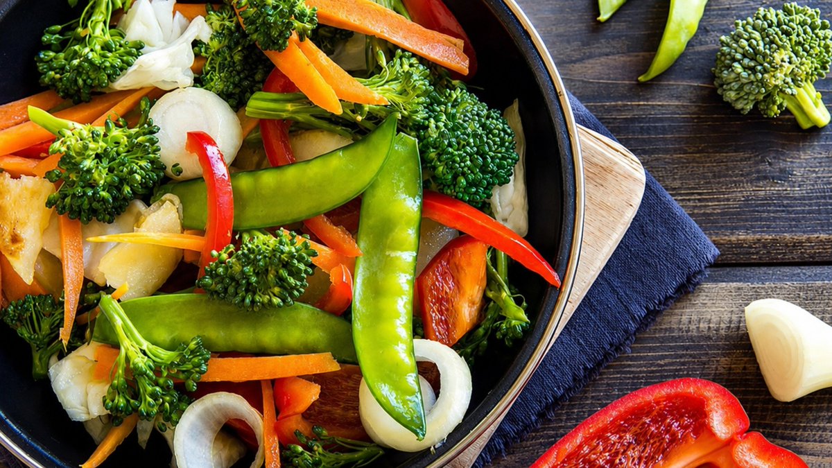 GoodinGrain's tweet photo. Try these light summer recipes made with ingredients from Ontario soybeans! 🥗 

1. Silken Tofu with Cucumber Scallion Salad 
2. Summertime Pasta Salad 
3. Asian Vegetable Stir Fry 
4. Wheat and Soy Salad 

Make them now! => https://t.co/6cbgWTTpQQ #OntarioGrains #Recipes https://t.co/XbTmSQpVaG