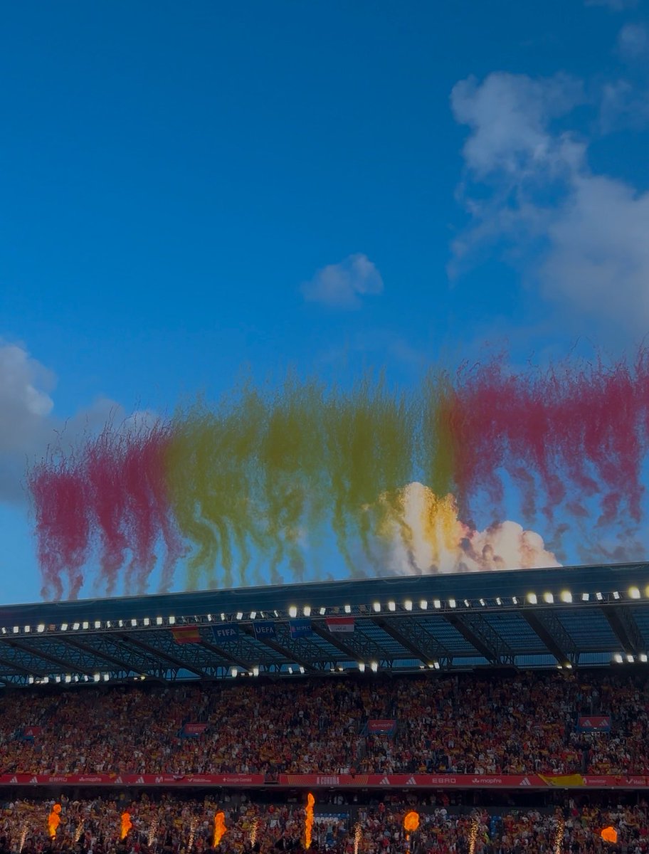 kitchenpeek's tweet photo. qué puta locura Riazor repleto de rojo y amarillo, VAMOS ESPAÑITAAAAA 🇪🇸 https://t.co/sKV7tzFNzf