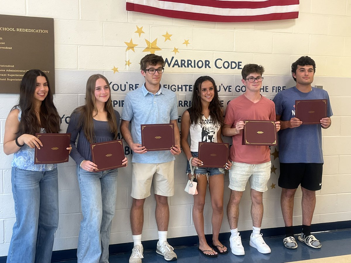 degrandispsd's tweet photo. Wonderful Evening for our Senior Sports Awards!  Congratulations seniors and their families! And thank you to the Elks for their generous donation! https://t.co/wWRNKcOM47