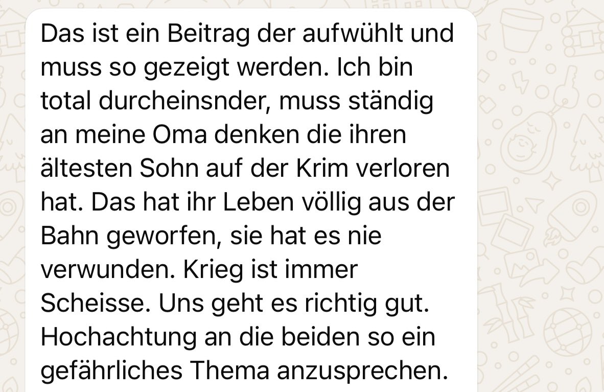 federchen1205's tweet photo. Hier zeige ich euch mal die Nachricht meiner Mutter, die den Beitrag gerade guckt. Sie ist 75 und schaut jede Sendung von Joko &amp; Klaas, findet sie extrem sympathisch und authentisch. #dontlookaway https://t.co/STDXZk6D1V