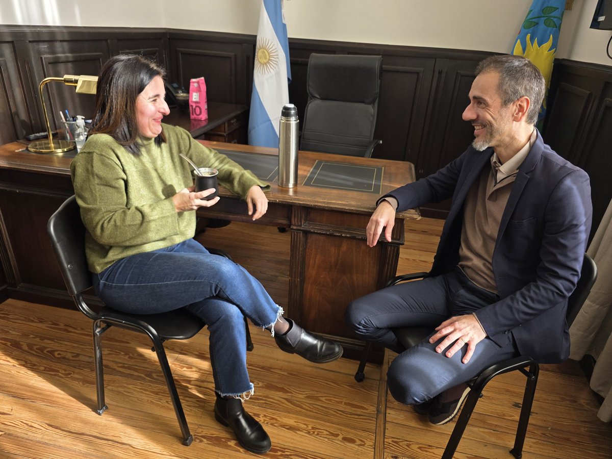 petreccapablo's tweet photo. Hoy nos reunimos con @metchecoin Maricel Etchecoin para conversar sobre la realidad de la provincia y el enorme desafío que tenemos por delante.

Mientras el gobierno provincial acumula problemas sin resolver y una gestión que no logra dar respuestas a las principales preocupaciones de los bonaerenses, en Junín demostramos que hay otra manera de gobernar.

Con decisión y los mejores cuadros tecnicos del @proargentina, la @UCRNacional y la @ccari_ok  construimos durante años un equipo basado en un metodo de trabajo, valores, transparencia, planificación y resultados concretos.

Transformamos la ciudad trabajando en conjunto, con equilibrio, orden y gestión.

Estamos convencidos de que el modelo de Junín no tiene por qué ser una excepción. Puede convertirse en una alternativa para toda la provincia de Buenos Aires.

Porque cuando hay equipos sólidos, convicciones claras y vocación de servicio, la transformación es posible.

La provincia necesita menos excusas y más gestión. Menos relato y más resultados