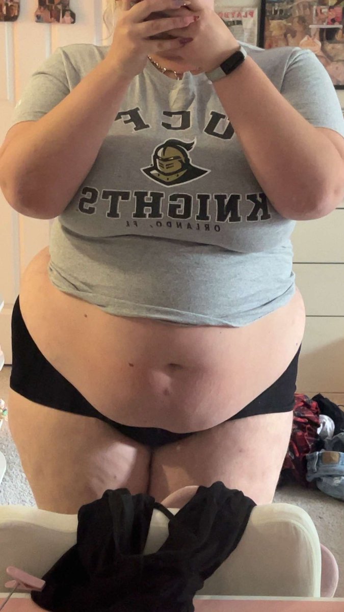 PoptartBelly's tweet photo. Before or after?

#bbw #feedist #bigbelly https://t.co/O1FKABGACa