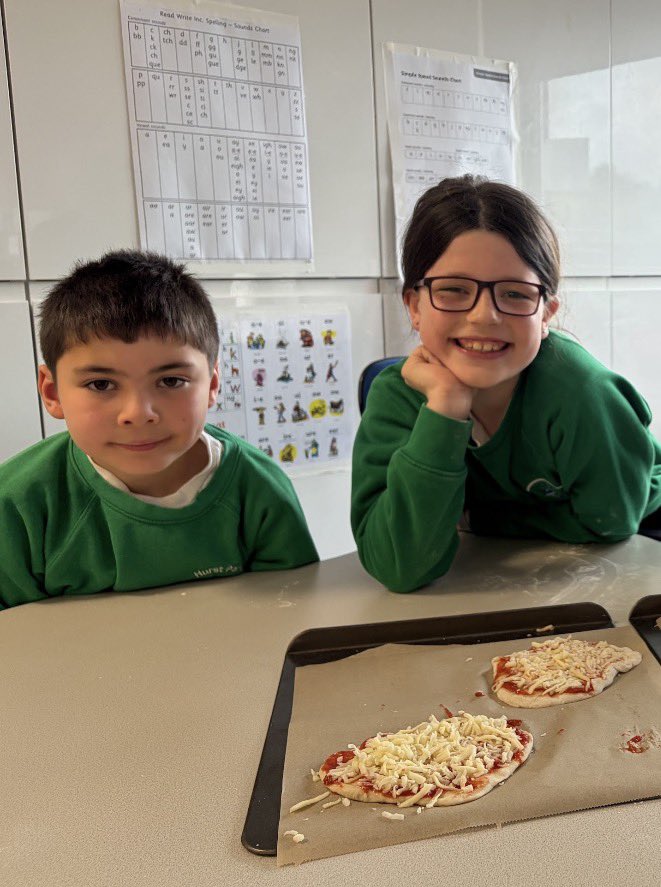 HurstParkSchool's tweet photo. Pizza perfection! 🍕🧑‍🍳 Year 4 made fantastic use of our dedicated Food Tech room, designing and baking their own pizzas from scratch. Brilliant chopping, spreading, and measuring skills on display! 🧀🍅 #DesignAndTechnology #LifeSkills #WeAreLEO @LEOacademies https://t.co/cycp3ilZLS