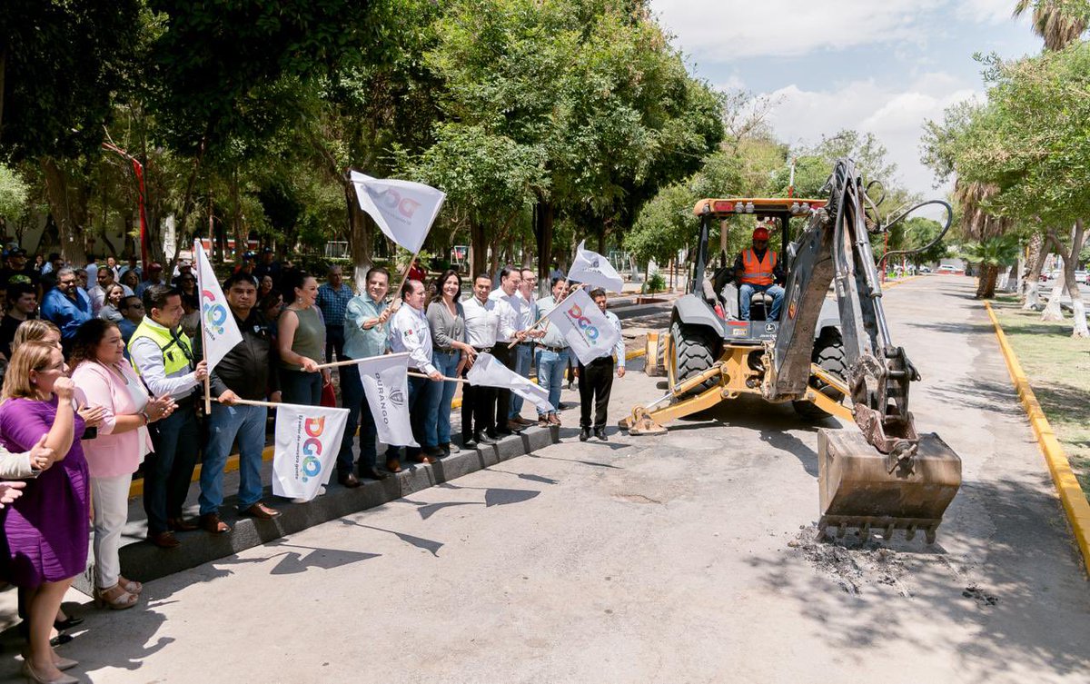 EVillegasV's tweet photo. 🌳Vamos a rehabilitar varias áreas del Parque Victoria para convertirlo en un lugar más moderno, seguro y funcional para todas y todos.

⚽ Nueva cancha de fútbol rápido.
💡 Mejor iluminación.
🛝 Áreas infantiles renovadas.
🏞️ Mejor infraestructura y equipamiento urbano.

Porque no se trata solo de recuperar espacios, sino de ofrecer lugares de calidad para la convivencia, el deporte y la recreación de miles de lerdenses.

¡Seguimos trabajando en equipo con la alcaldesa @SCTorrecillas! 🤝